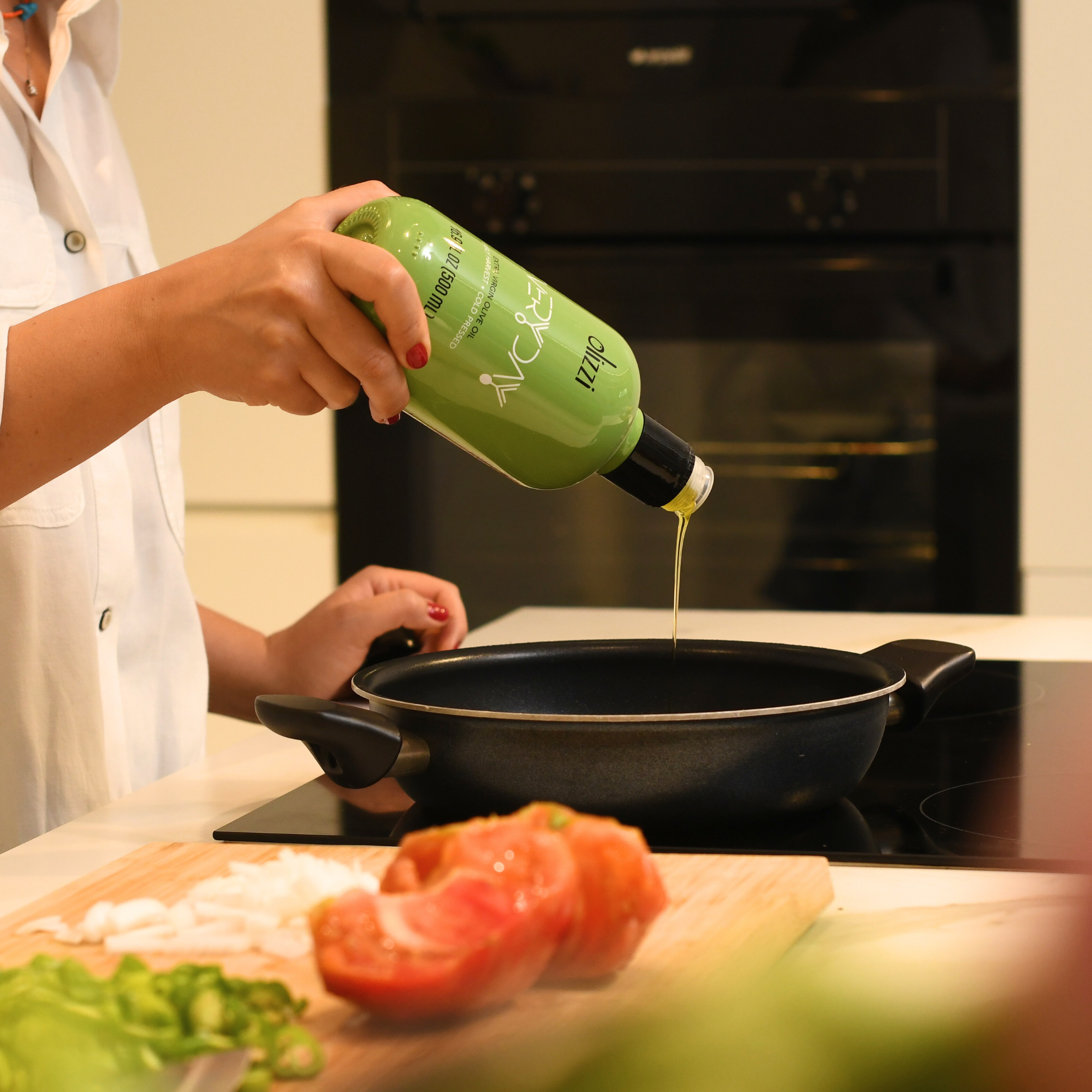 Olizzi Everyday Extra Virgin Olive Oil, Award Winner, Early Harvest, Cold Pressed 3.4 FL OZ