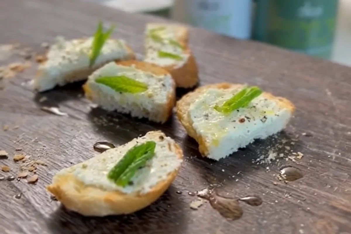 Homemade Olive Oil Labneh: Quick, Healthy, and Delicious