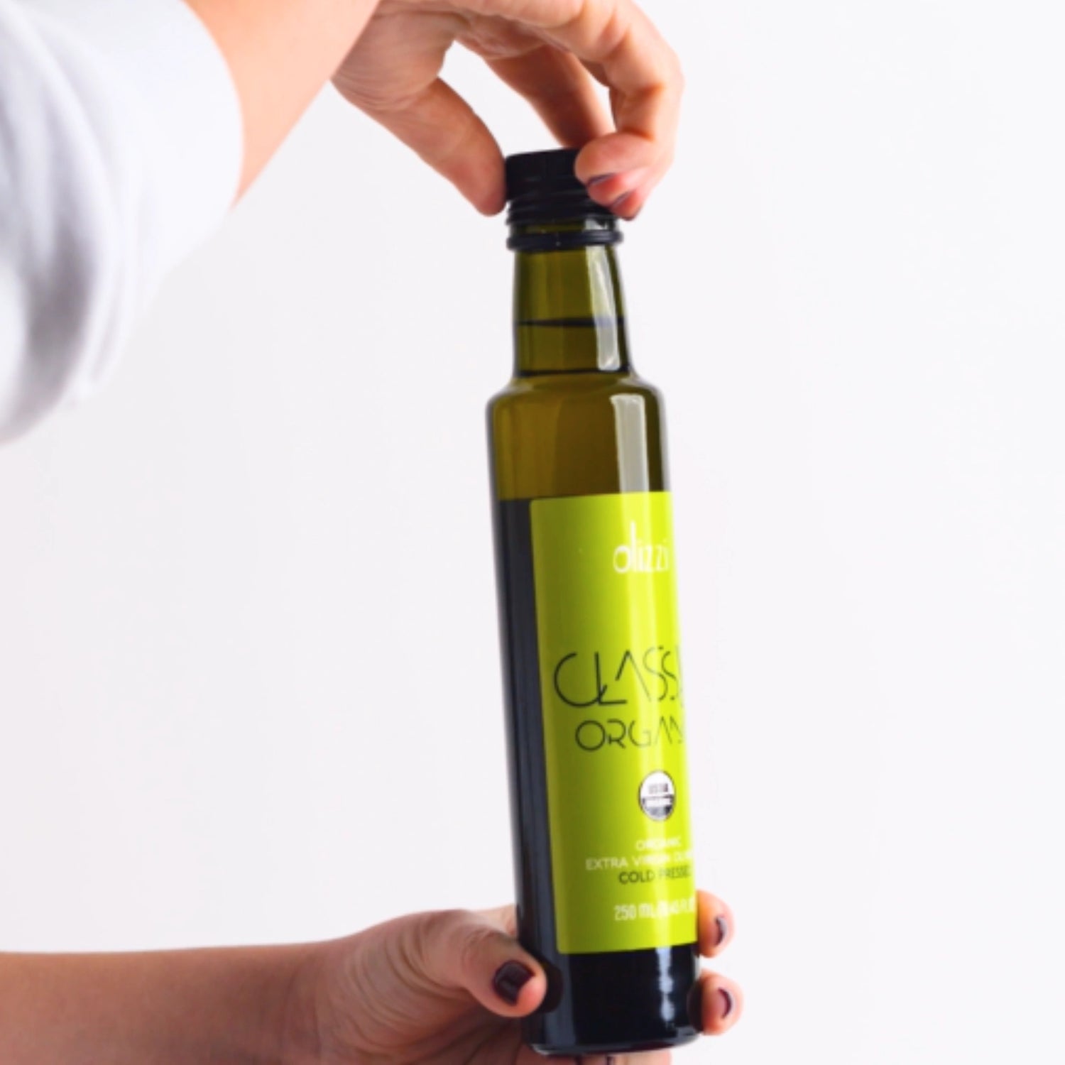 Olizzi Classic Organic Extra Virgin Olive Oil 16.9 FL OZ - Cold Pressed, New Harvest, Hand Picked, USDA Organic, Kosher, Smooth and Delicate EVOO, Salad Dressing, Aceite de Oliva