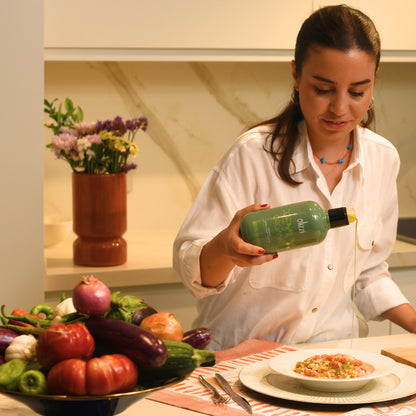 Olizzi Premium Organic Extra Virgin Olive Oil, Award Winner, Early Harvest, Cold Pressed 8.45 FL OZ